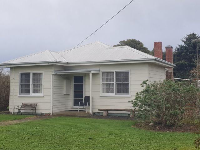 Cottage for sale in Pomborneit East, Victoria