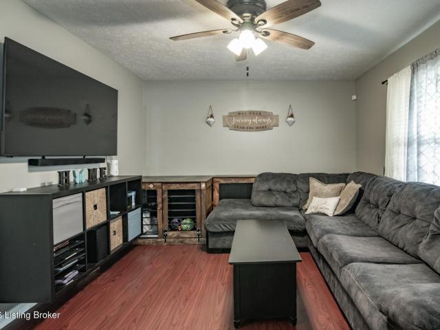 House for sale in Mount Washington, Bullitt County
