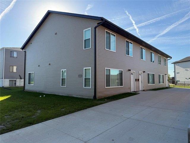 House for sale in Hiawatha, Linn County