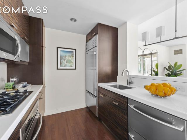 Condo for sale in Manhattan Community Board 6, New York