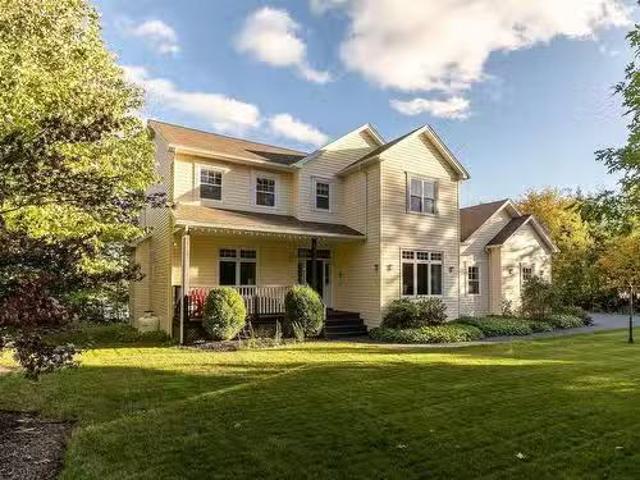 House for sale in Five Island Lake, Hubley
