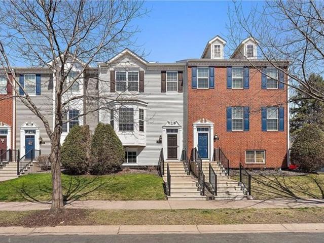Townhouse for sale in Circle Pines, Minnesota