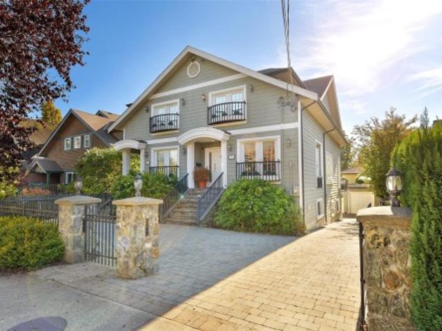 House for sale in James Bay, Victoria