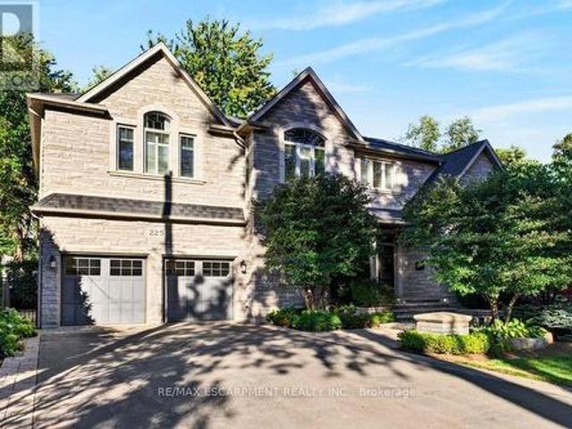 House for sale in Burlington, Golden Horseshoe