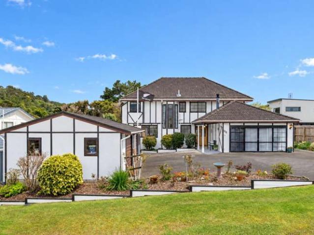 House for sale in Glenfield, Kaipātiki