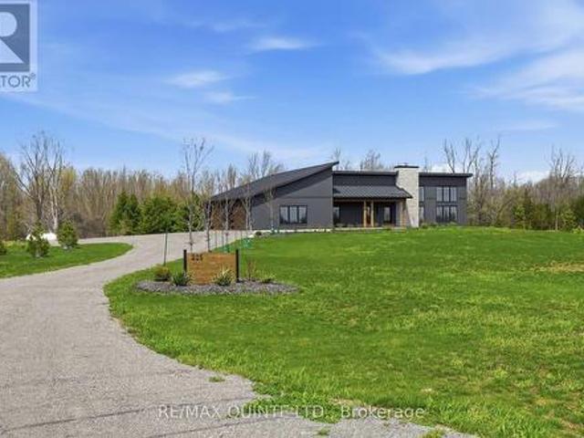 House for sale in Ontario