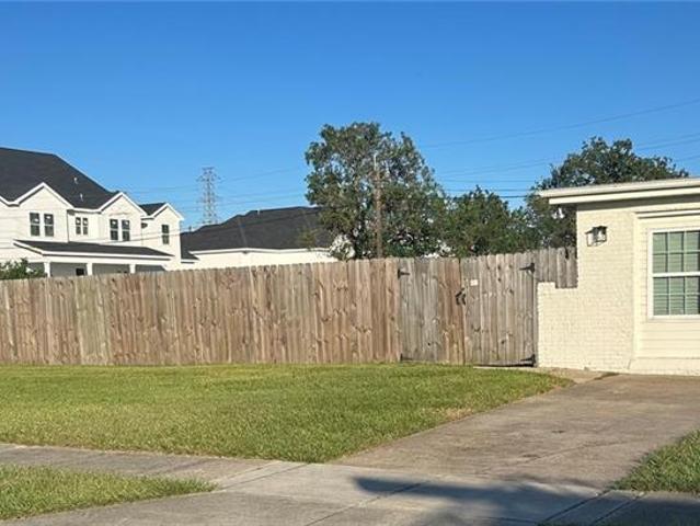 House for sale in Saint Claude Heights, Arabi