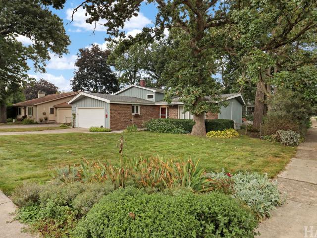House for sale in Lakewood Heights, Mundelein