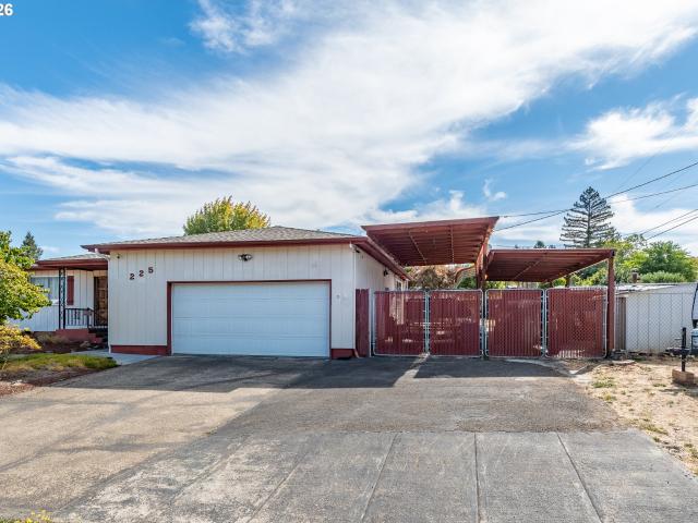 House for sale in Myrtle Creek, Douglas County