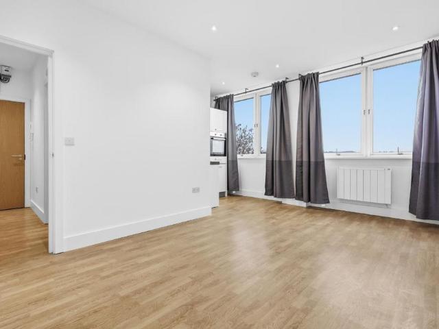 Apartment for rent in Elstree and Borehamwood, Borehamwood