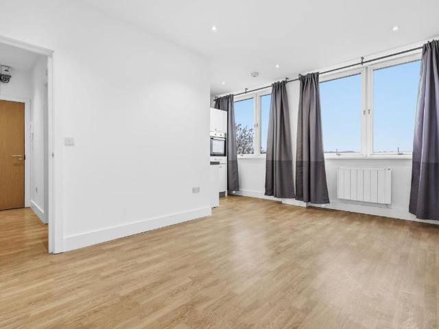 Studio for rent in Elstree and Borehamwood, Borehamwood
