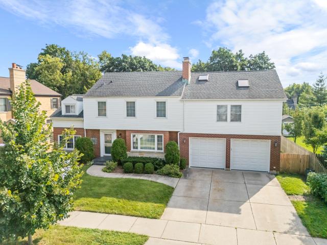 House for sale in Des Plaines, Illinois