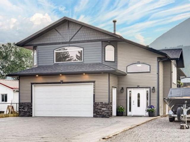 House for sale in Hillcrest, Alberta