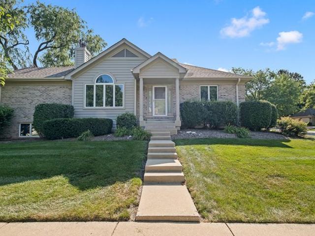 Townhouse for sale in Downers Grove, Illinois