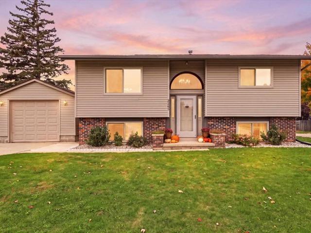 House for sale in Neenah, Winnebago County