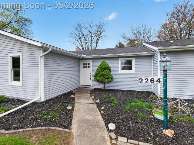 House for sale in Fenton, Michigan