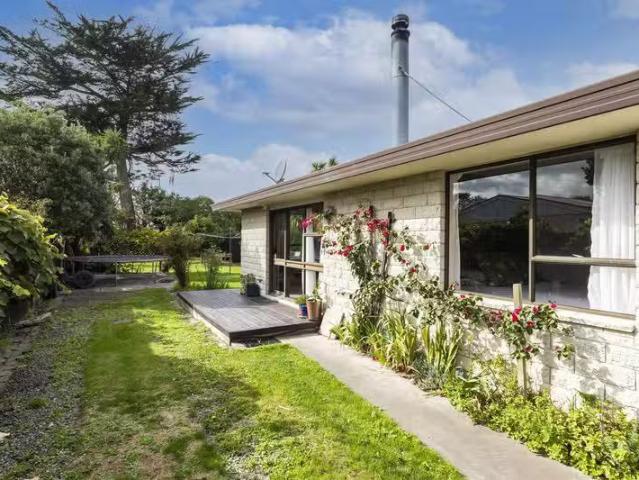 House for sale in Chaslands, Canterbury