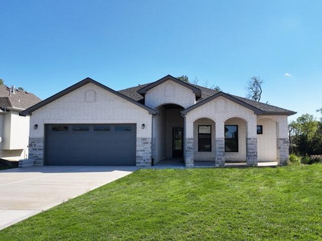 House for sale in Lenexa, Johnson County