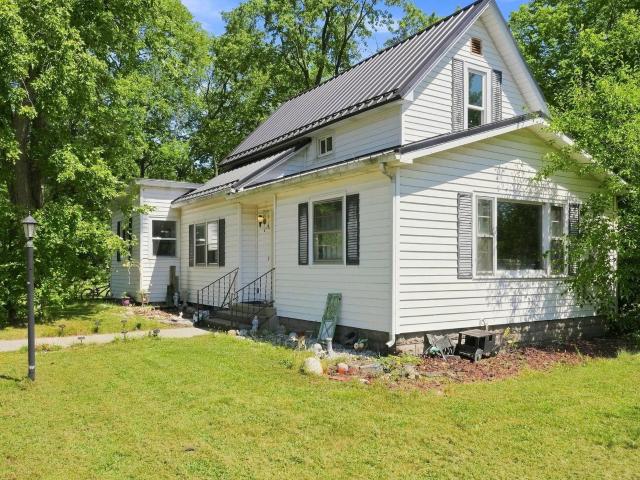 House for sale in Pickwick Village, Goshen
