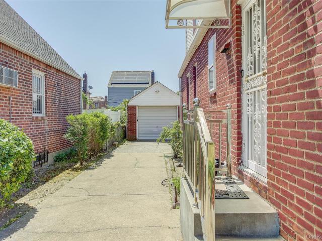 House for sale in Queens, Arverne