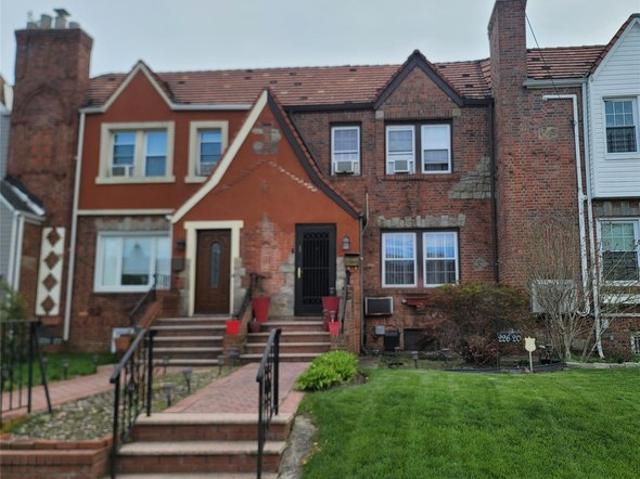 House for sale in Queens, Arverne