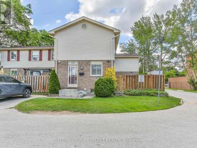 Townhouse for sale in Arva, Ontario