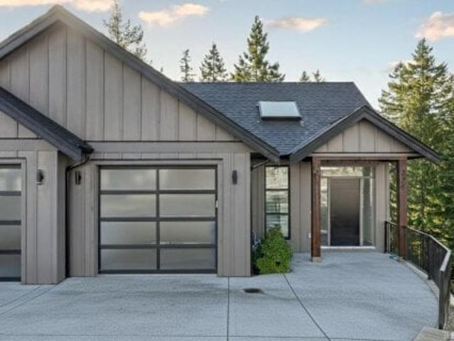 Duplex for sale in Nanaimo, British Columbia