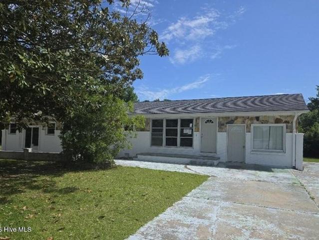House for sale in Hubert, Onslow County