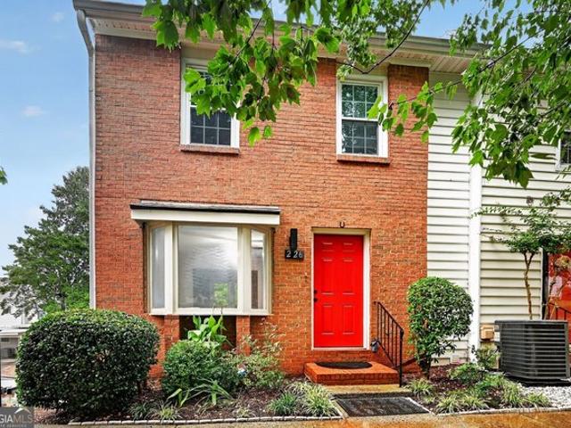 Townhouse for sale in Roswell, Georgia
