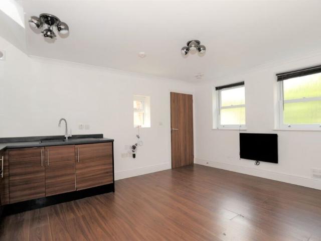 Apartment for rent in Fole, Surrey