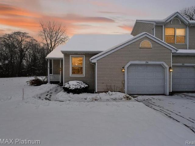 Condo for sale in Fenton, Michigan