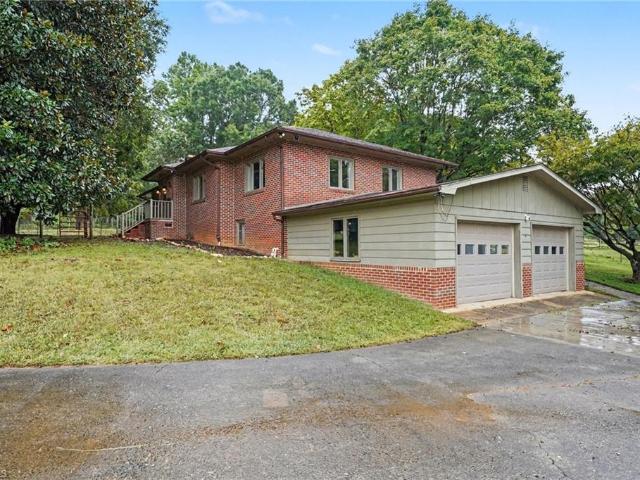 House for sale in Pleasant Hill, Elkin