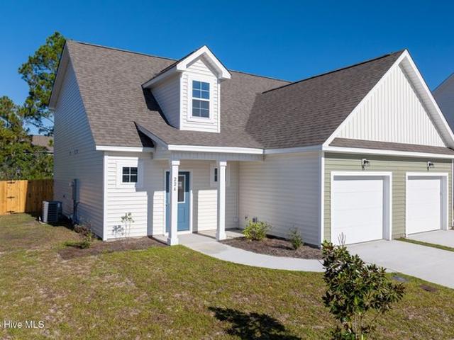 Townhouse for sale in Holly Ridge, Onslow County