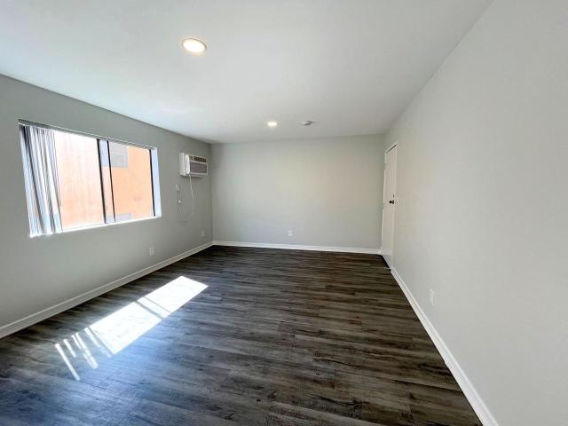 Apartment for rent in Canoga Park, California