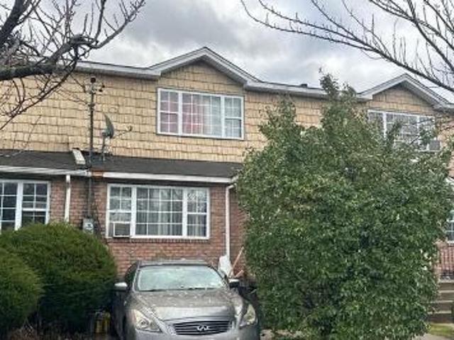 House for sale in Queens, Arverne