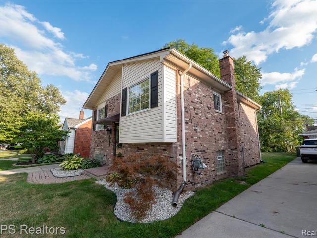 House for sale in Saint Clair Shores, Macomb County