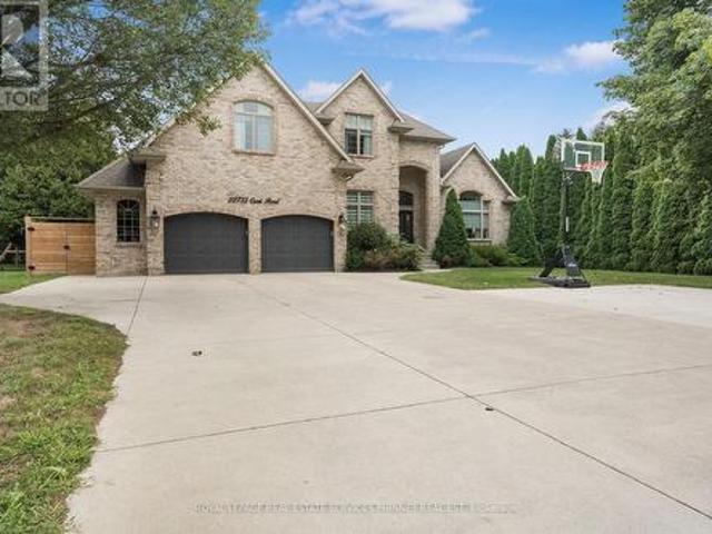 House for sale in Chatham–kent, Ontario