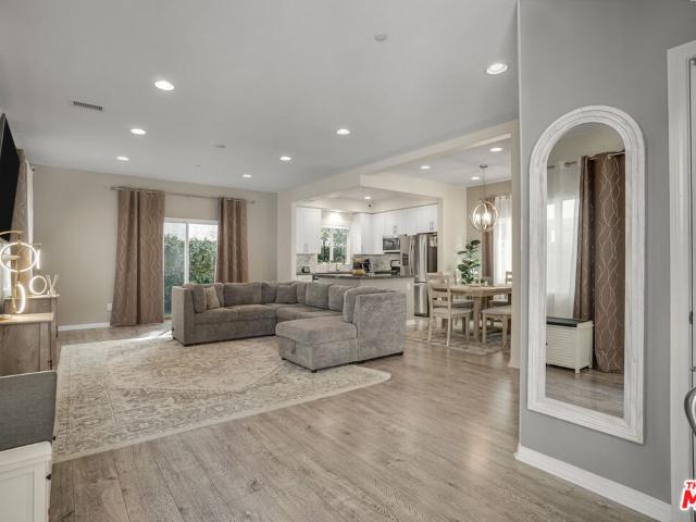 Townhouse for sale in Canyon Country, California