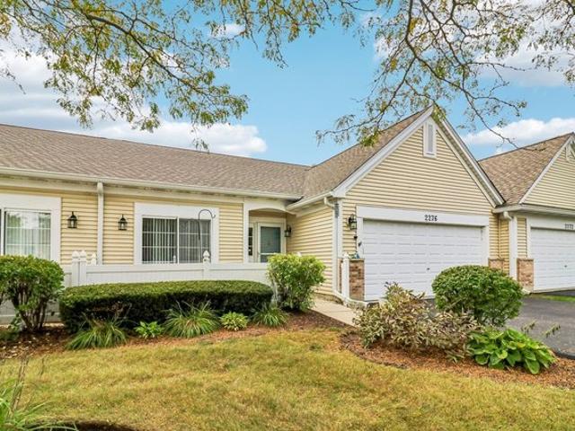 Townhouse for sale in Carillon North, Grayslake