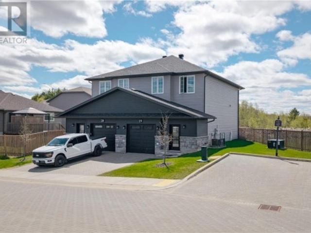 Townhouse for sale in Wanup, Ontario