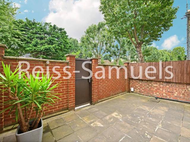 Apartment for rent in Cubitt Town, Greater London
