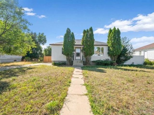 House for sale in Medicine Hat, Alberta