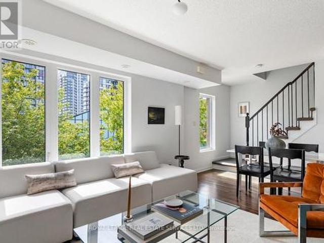 Townhouse for sale in Woburn, Ontario