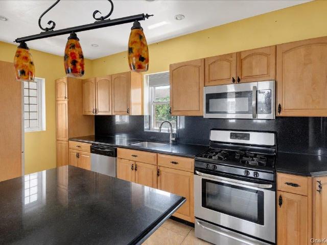 House for sale in The Bronx, Arverne