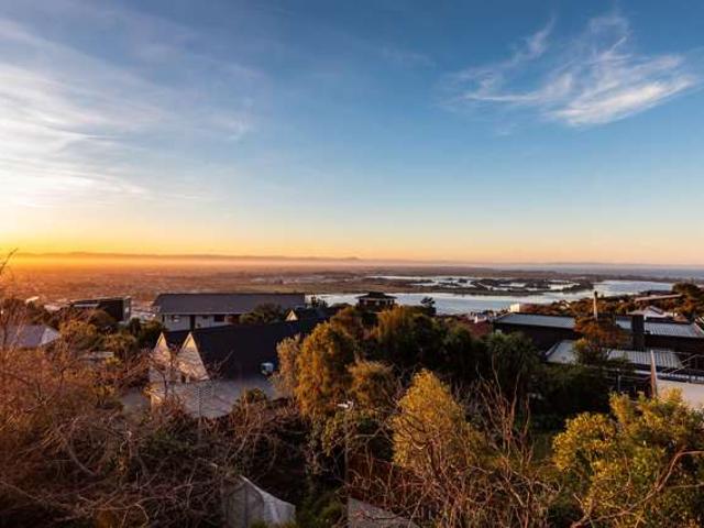 House for sale in Chaslands, Canterbury