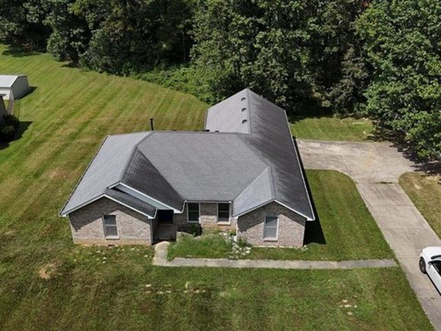 House for sale in Cecilia, Kentucky