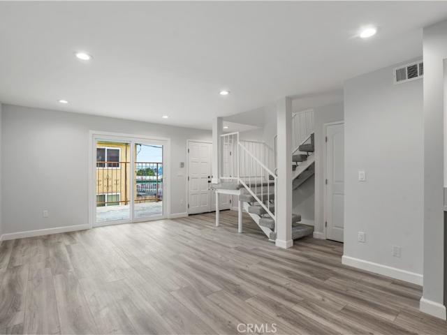 Townhouse for sale in Burbank