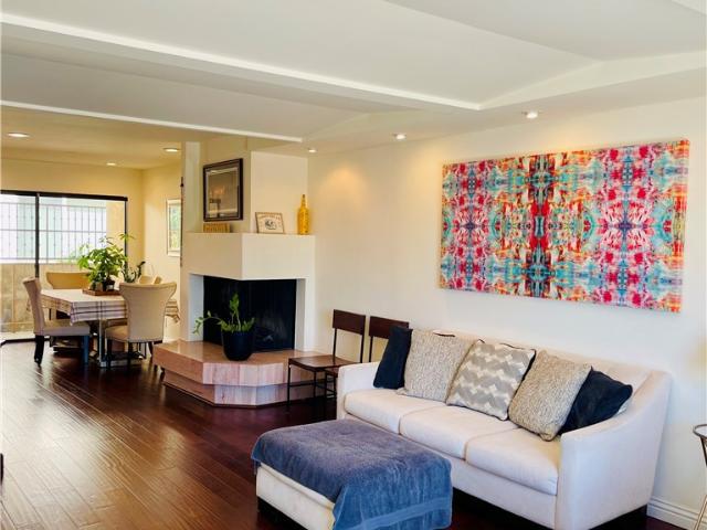 Townhouse for sale in Burbank
