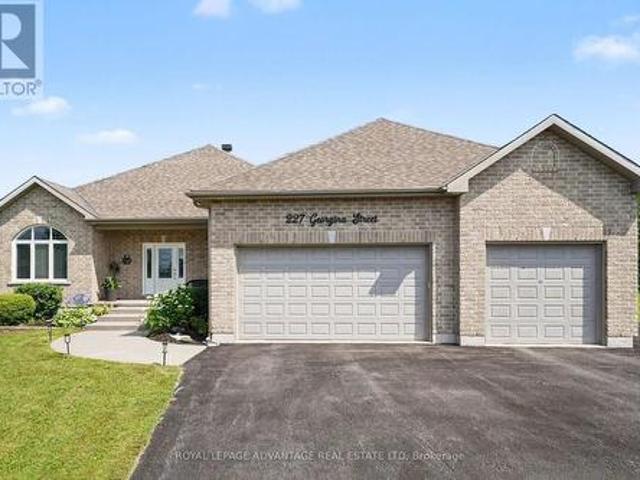 House for sale in Ontario