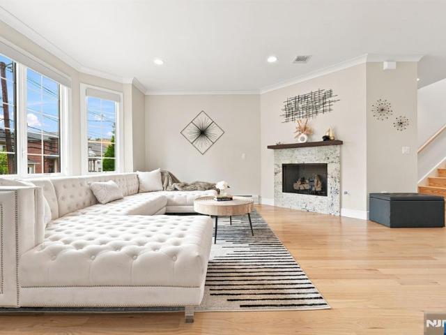 Townhouse for sale in Cliffside Park, New Jersey
